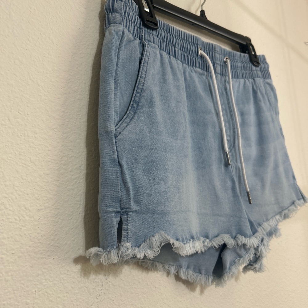 Kendall + Kylie Light Wash Denim Drawstring Frayed Hem Jogger Shorts - Picture 6 of 8